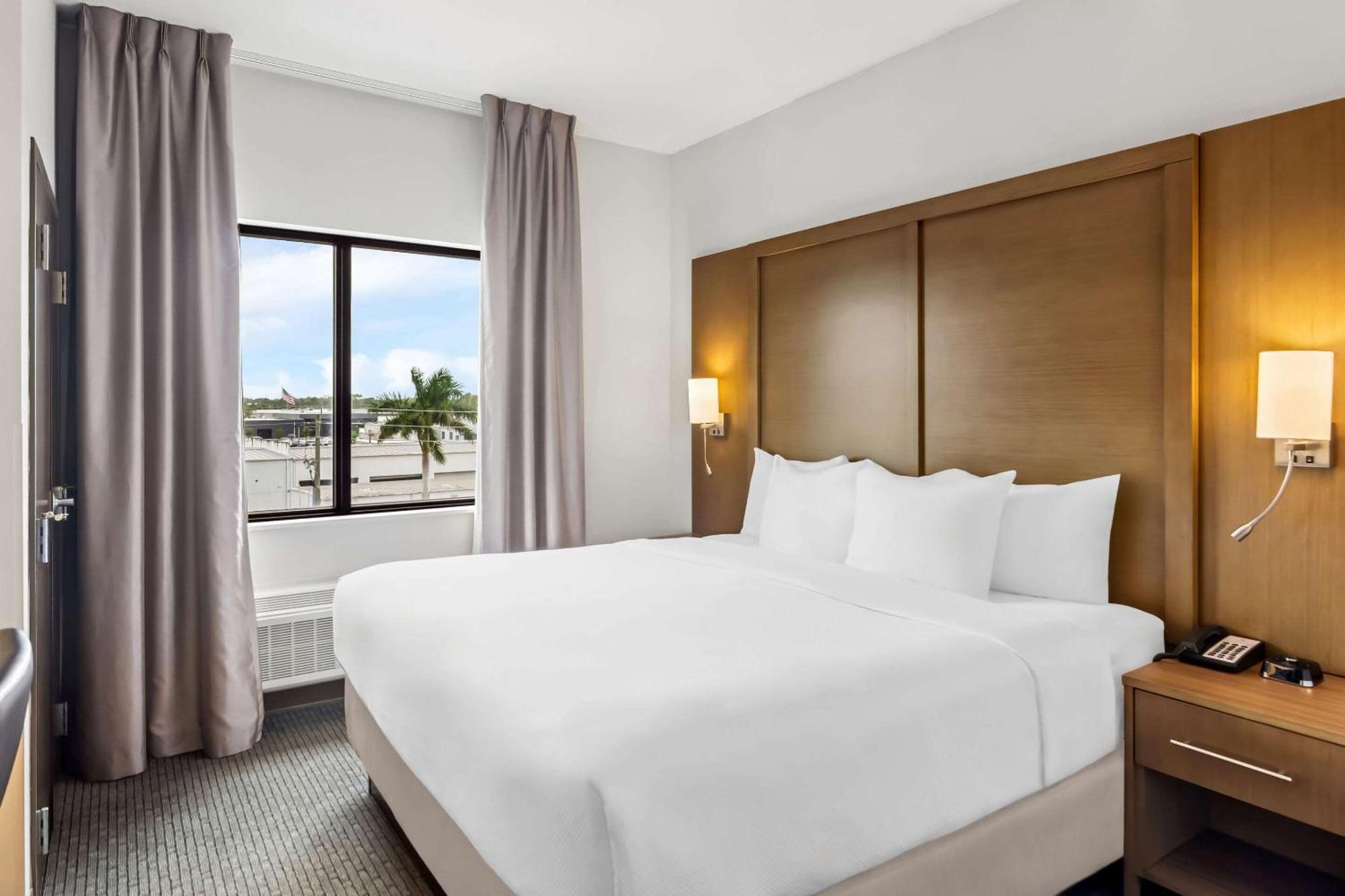 Comfort Suites Stuart-Hutchinson Island エクステリア 写真